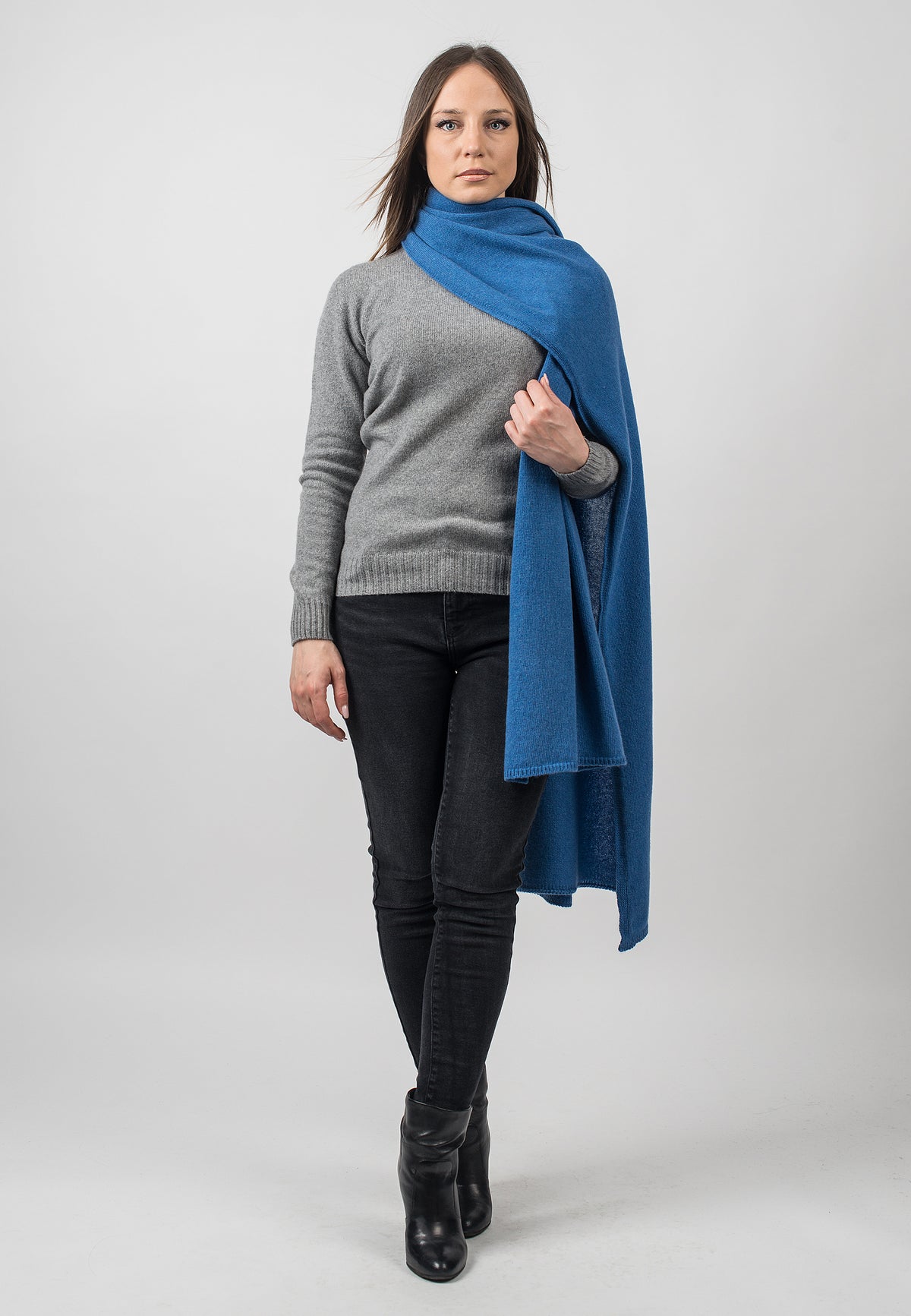 Recycled cashmere wrap, colour Light Blue, view 2 | Dalle Piane Cashmere