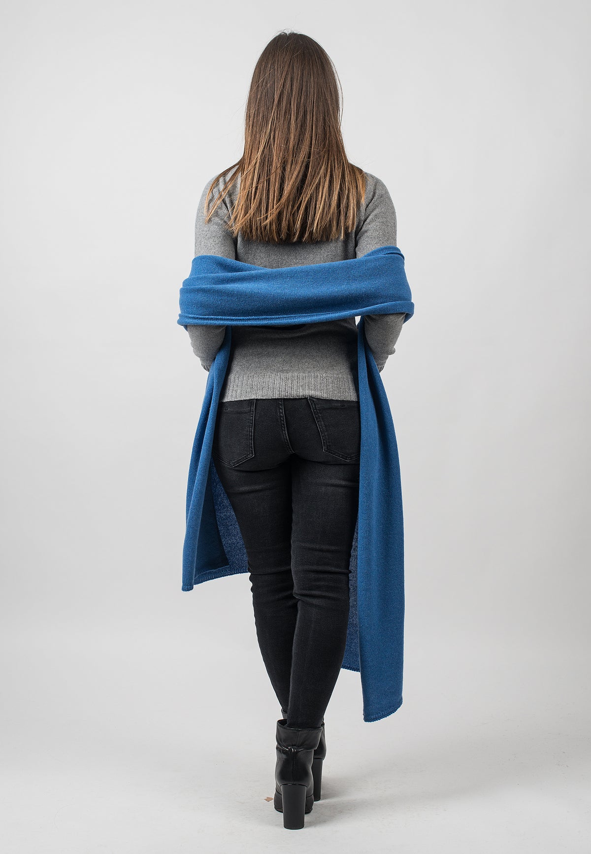 Recycled cashmere wrap, colour Light Blue, view 3 | Dalle Piane Cashmere