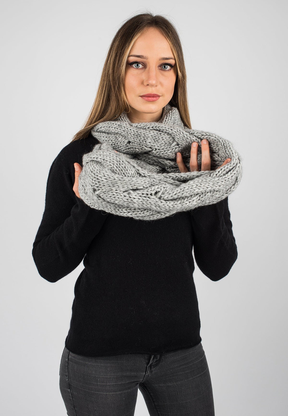 Cable-knit scarf, colour Grey, view 5 | Dalle Piane Cashmere