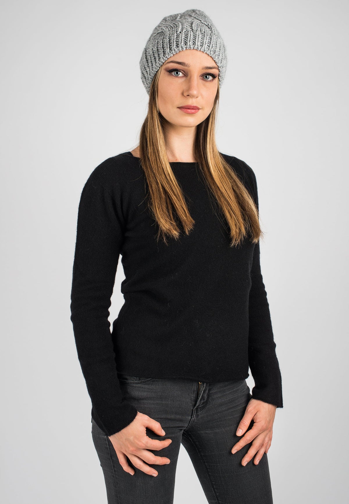 Women's cable-knit beanie, colour Grey, view 3 | Dalle Piane Cashmere
