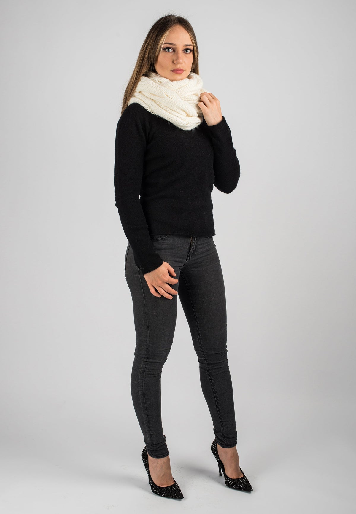 Cable-knit scarf, colour Cream, view 3 | Dalle Piane Cashmere
