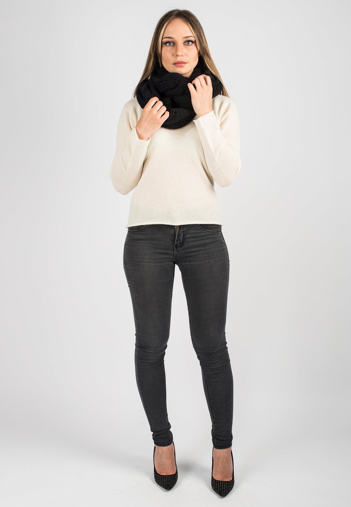 Cable-knit scarf, colour Black, view 3 | Dalle Piane Cashmere