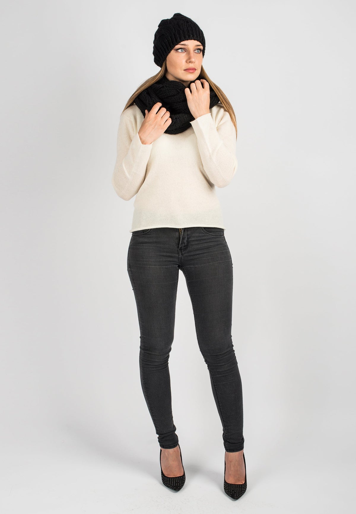 Cable-knit scarf, colour Black, view 4 | Dalle Piane Cashmere