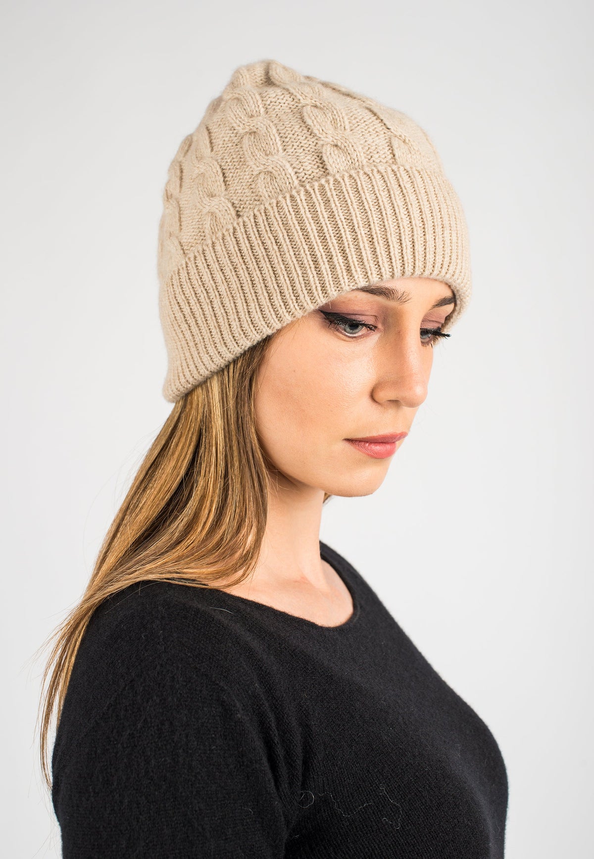 Cable-knit recycled cashmere beanie, colour Beige, view 2 | Dalle Piane Cashmere