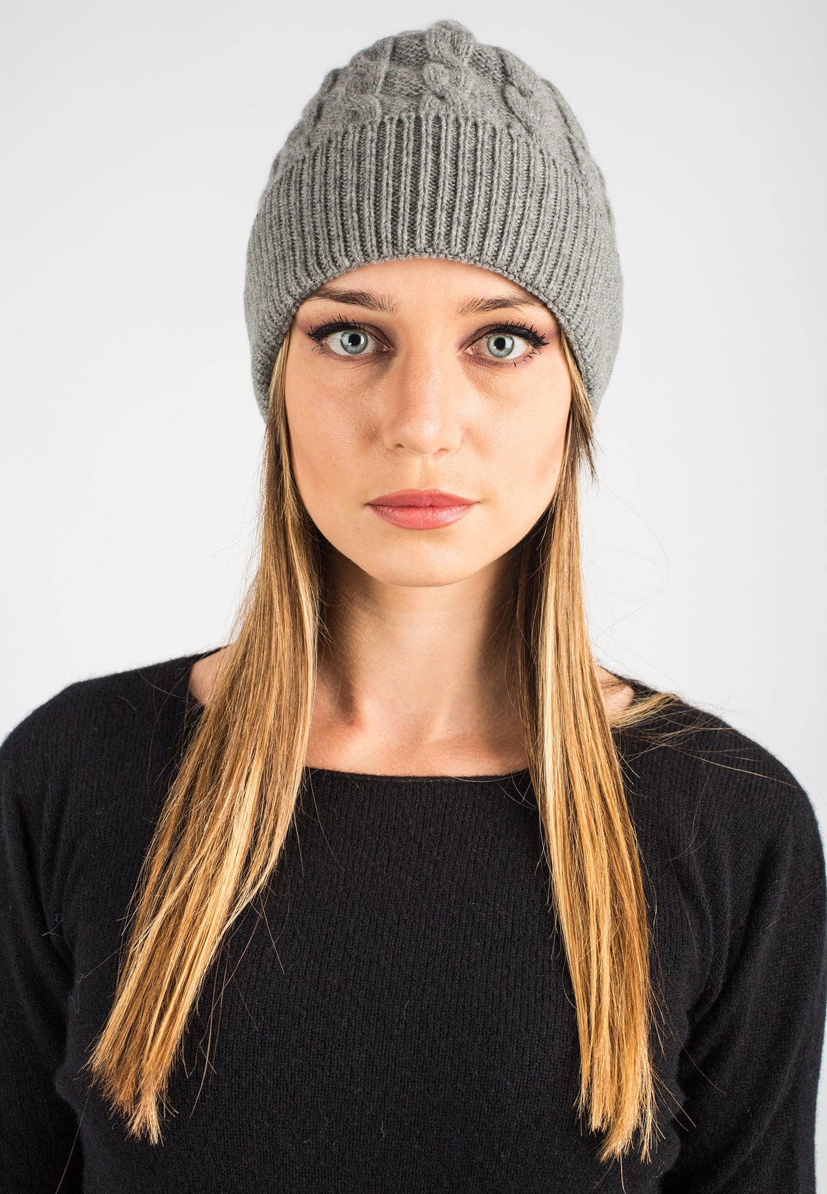 Cable-knit recycled cashmere beanie, colour Grey | Dalle Piane Cashmere