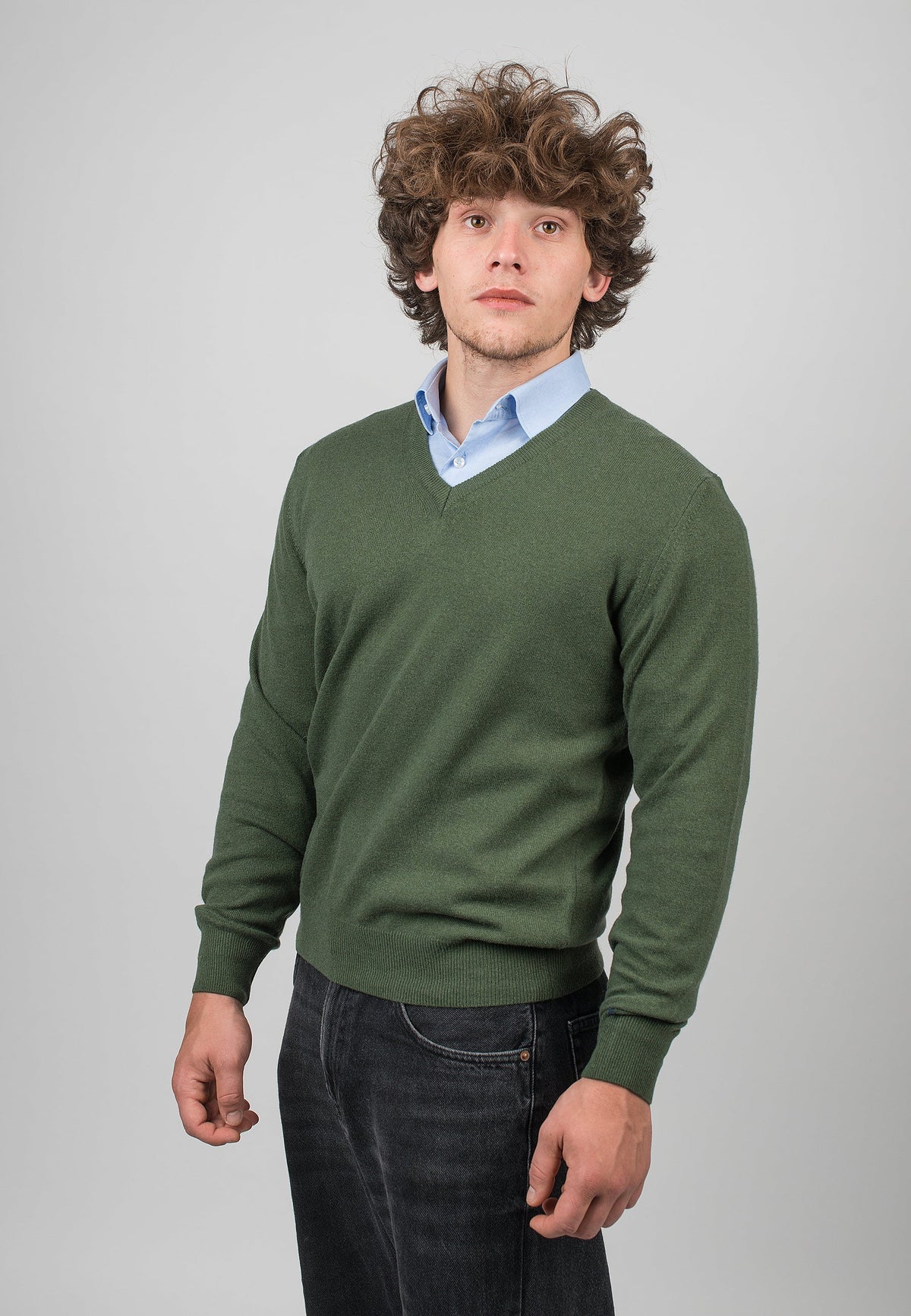 Men's cashmere blend V-neck, colour Olive, view 2 | Dalle Piane Cashmere