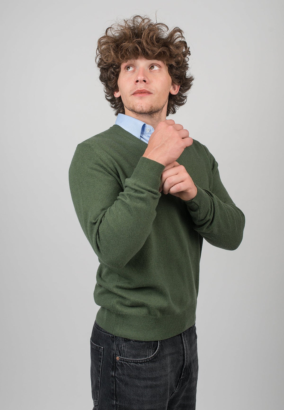 Men's cashmere blend V-neck, colour Olive, view 3 | Dalle Piane Cashmere
