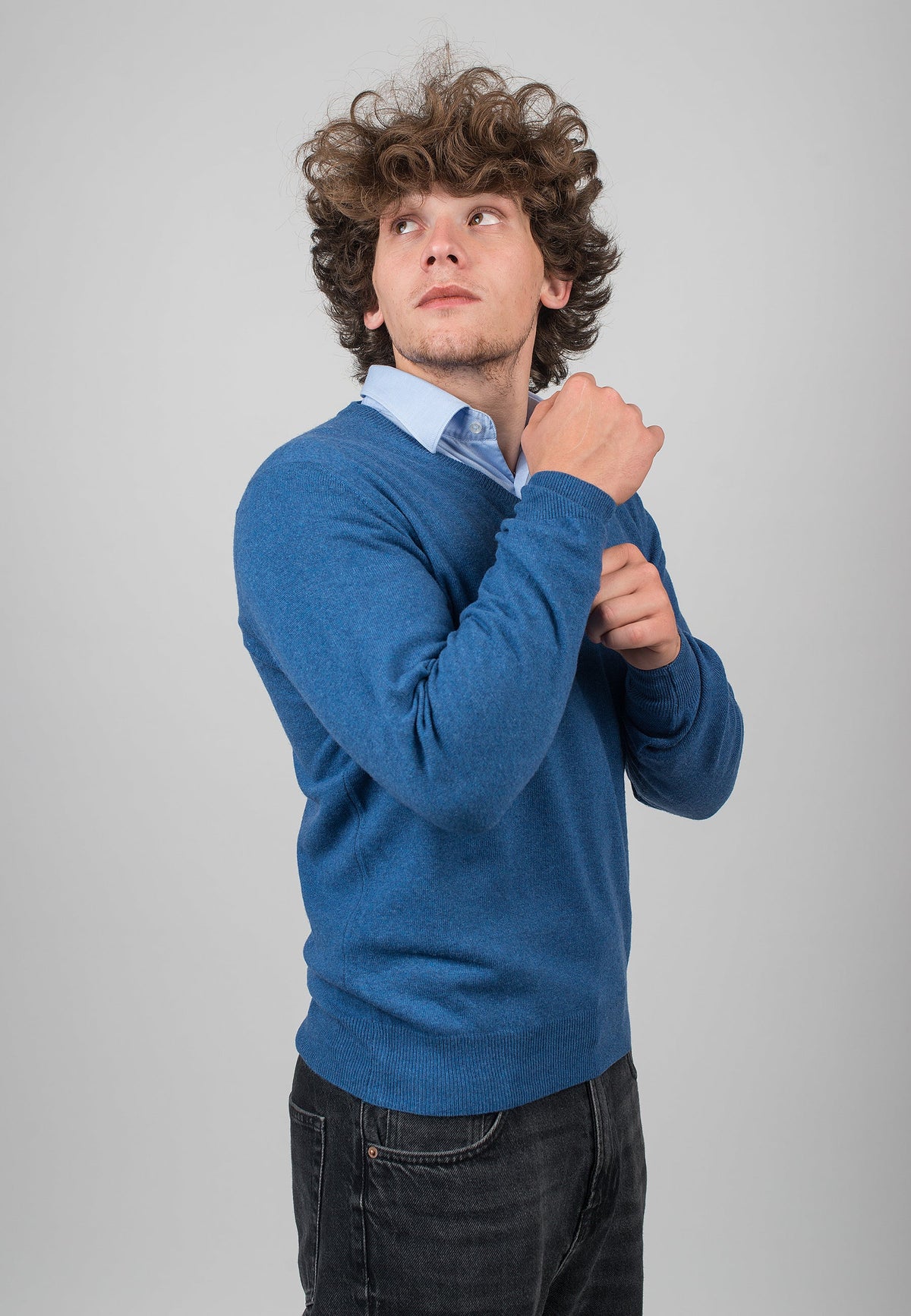 Men's cashmere blend V-neck, colour Royal Blue, view 3 | Dalle Piane Cashmere