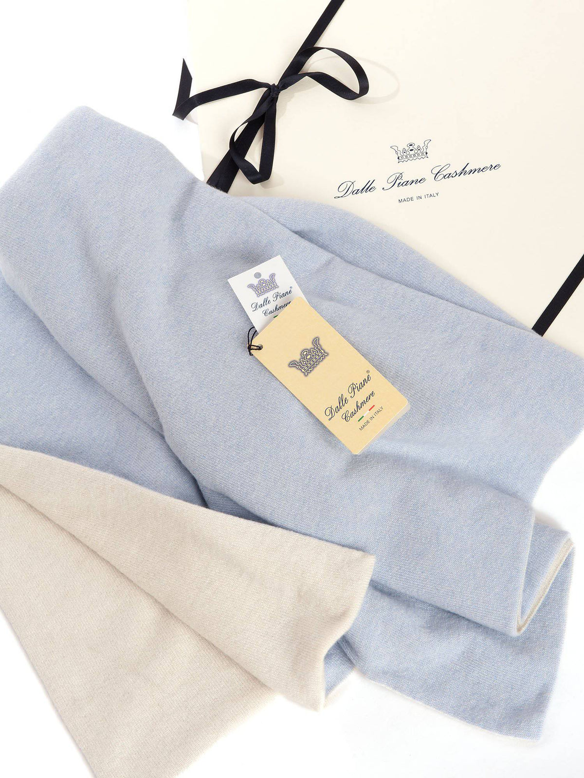 Two-tone 100% cashmere baby blanket, colour Sky, view 4 | Dalle Piane Cashmere